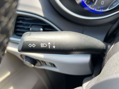 Used 2023 Chrysler Pacifica Touring-L FWD image 17