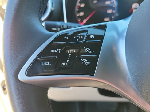 Used 2025 Mercedes-Benz GLC 300 image 15