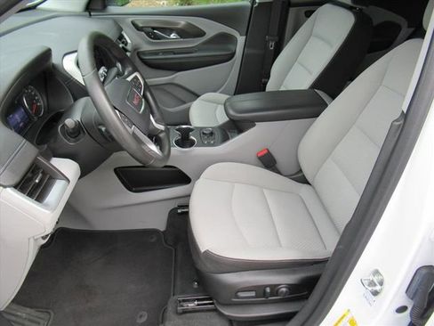 Used 2022 GMC Terrain SLE w/ Driver Convenience Package FWD image 16