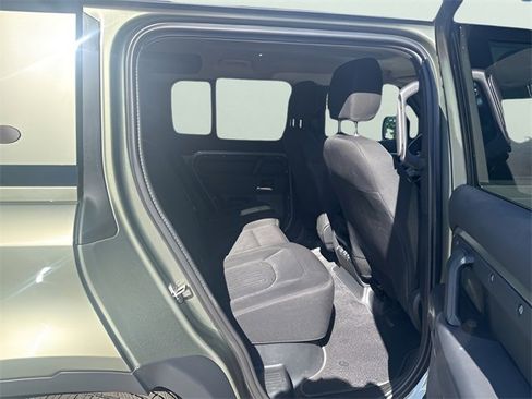 Used 2022 Land Rover Defender 110 image 13