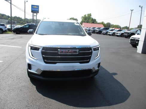 Used 2025 GMC Acadia Elevation image 8