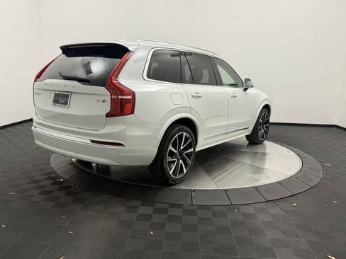 Used 2023 Volvo XC90 B6 Plus image 7