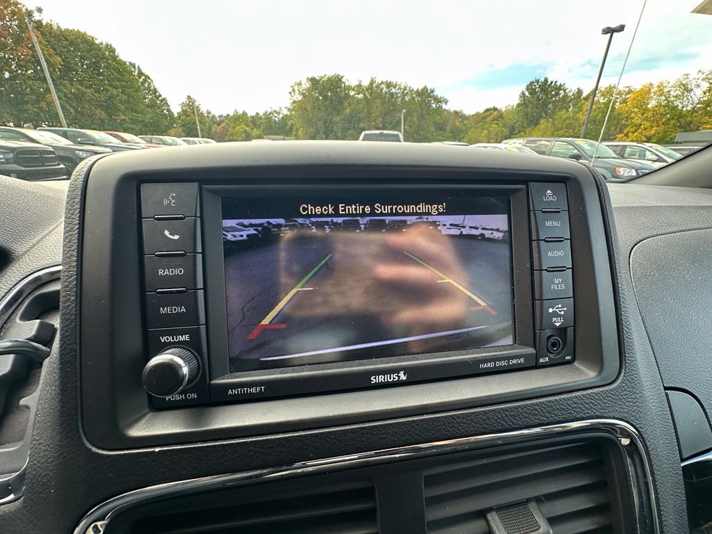 Used 2019 Dodge Grand Caravan SXT w/ Mopar Premium Addition Group FWD image 18