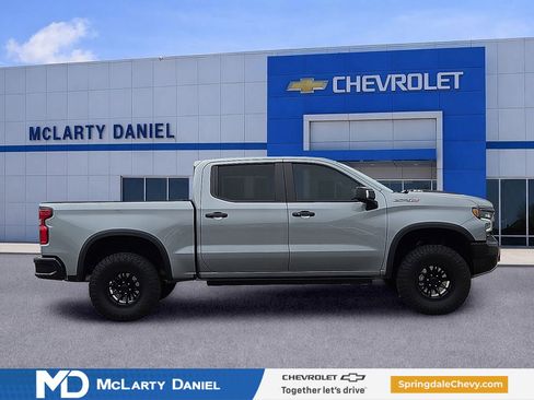 Used 2023 Chevrolet Silverado 1500 ZR2 w/ Technology Package AWD/4WD image 6