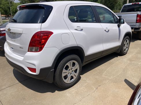 Used 2018 Chevrolet Trax LS w/ LPO, Protection Package FWD image 2