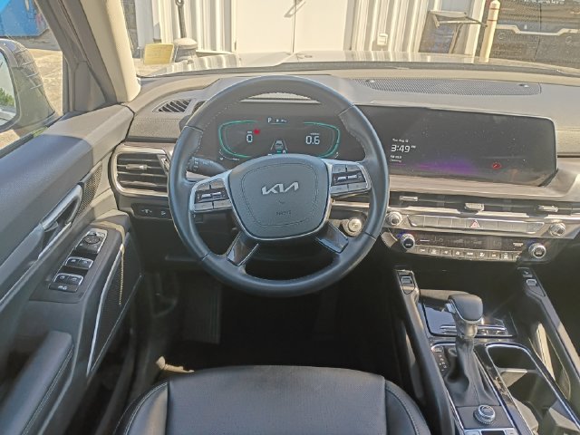 Used 2025 Kia Telluride S FWD image 14