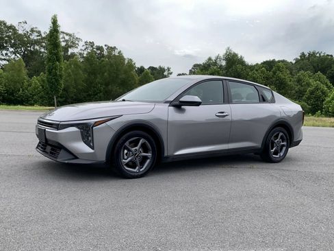 Used 2025 Kia K4 FWD image 3