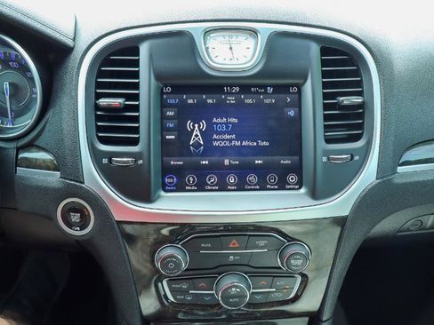 Used 2019 Chrysler 300 Limited image 18