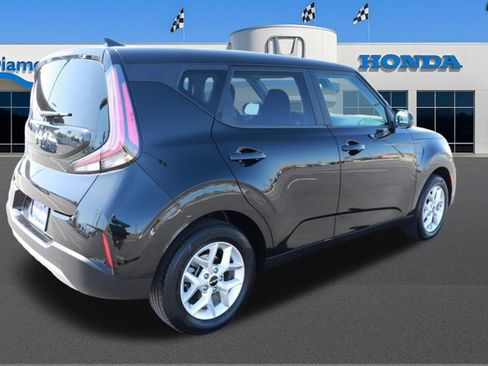 Used 2025 Kia Soul LX w/ LX Technology Package FWD image 7