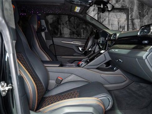 Used 2021 Lamborghini Urus image 10