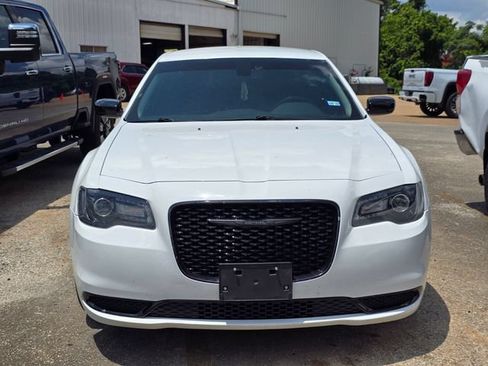 Used 2021 Chrysler 300 Touring w/ Sport Appearance Package RWD image 2