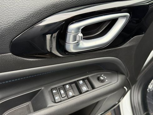 New 2026 Jeep Compass Latitude image 11