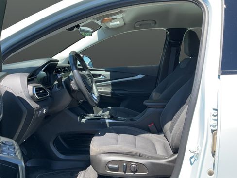 Certified 2023 Chevrolet Bolt EUV LT w/ Comfort Package FWD image 17