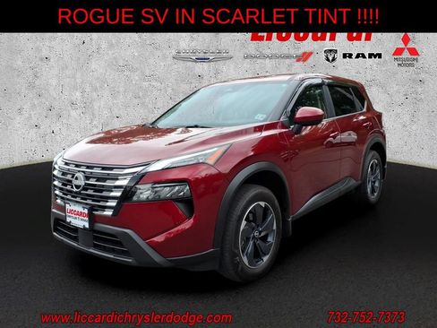 Used 2025 Nissan Rogue SV AWD/4WD image 3