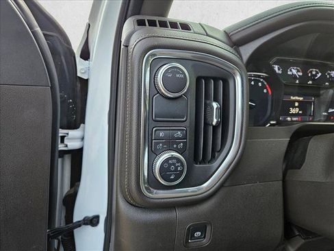 Used 2020 GMC Sierra 1500 SLT RWD image 23