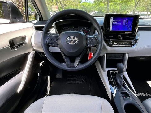 Used 2023 Toyota Corolla Cross L image 8