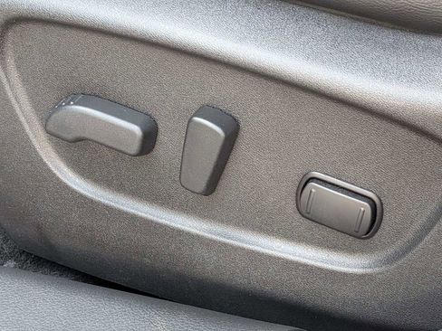 Used 2017 Nissan Rogue Sport SL w/ SL Premium Package image 16