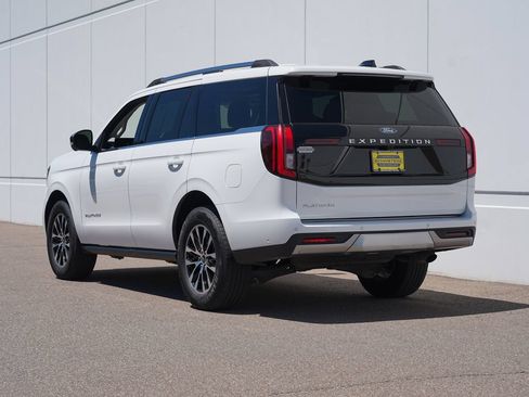 Used 2025 Ford Expedition Platinum AWD/4WD image 5
