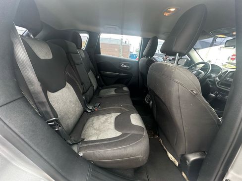 Used 2016 Jeep Cherokee Sport image 14