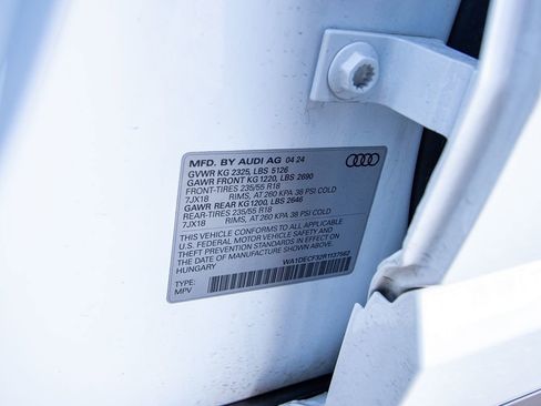 Used 2024 Audi Q3 2.0T Premium w/ Convenience Package image 28