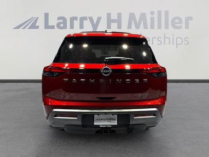 New 2026 Nissan Pathfinder Platinum w/ Cargo Package