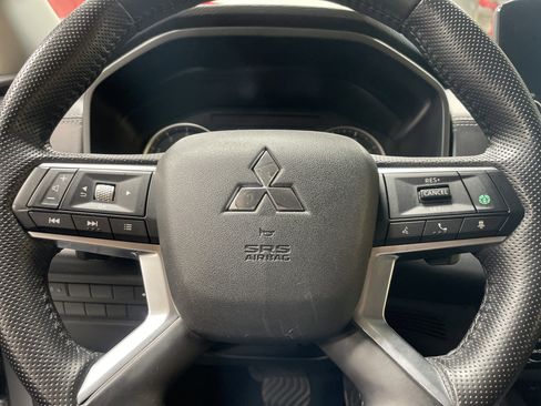 Used 2024 Mitsubishi Outlander SE AWD/4WD image 18