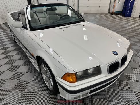 Used 1999 BMW 323i Convertible RWD image 9