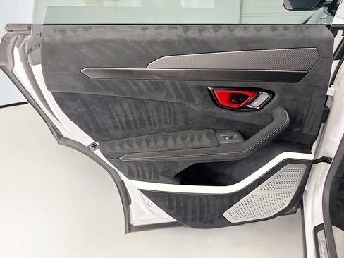 Used 2023 Lamborghini Urus Performante AWD/4WD image 25