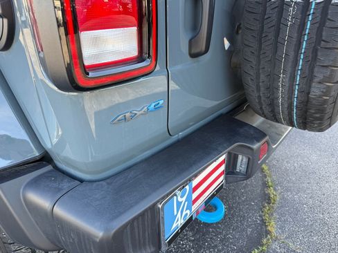 Used 2024 Jeep Wrangler Unlimited w/ Convenience Group AWD/4WD image 21