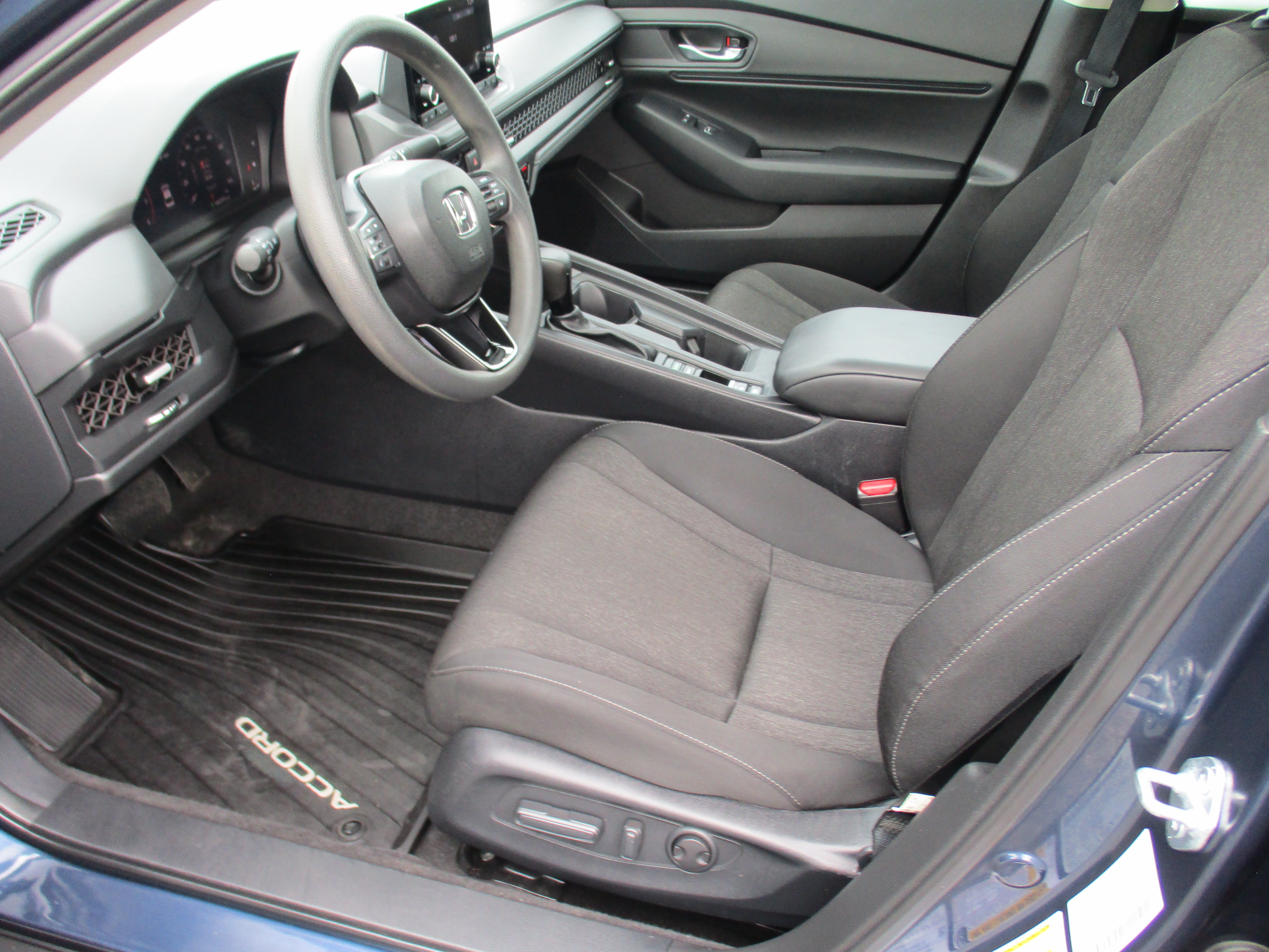 Certified 2025 Honda Accord SE image 11