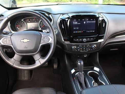 Used 2020 Chevrolet Traverse LT image 14