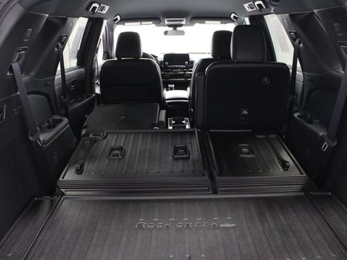 Used 2025 Nissan Pathfinder Rock Creek AWD/4WD image 16