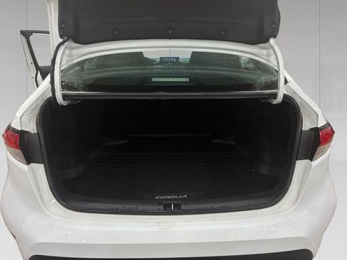 Used 2020 Toyota Corolla LE FWD image 19