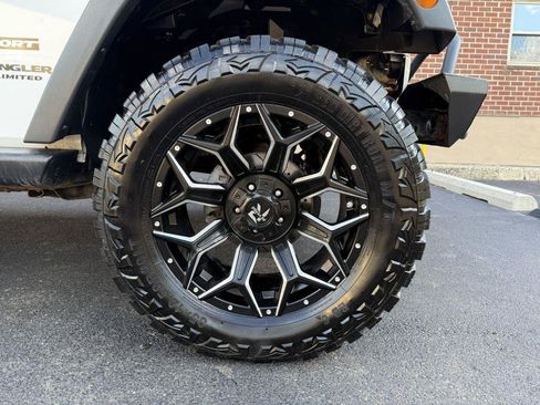 Used 2017 Jeep Wrangler Unlimited Sport w/ Quick Order Package 24S AWD/4WD image 36