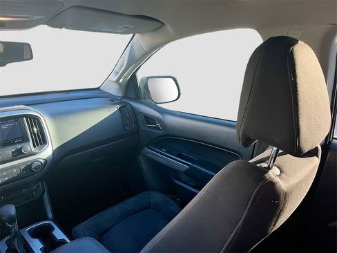 Used 2022 Chevrolet Colorado LT image 21