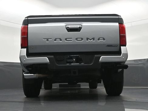 Used 2025 Toyota Tacoma Limited AWD/4WD image 26