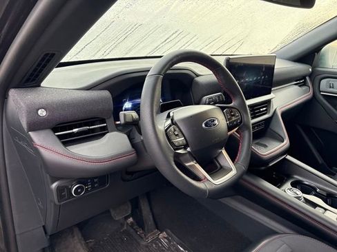 Used 2025 Ford Explorer ST-Line w/ Premium Package image 8