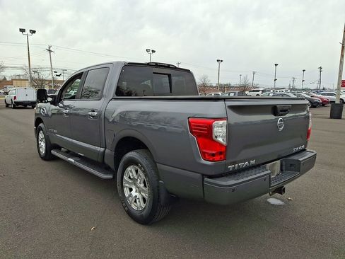 Used 2017 Nissan Titan SV image 4