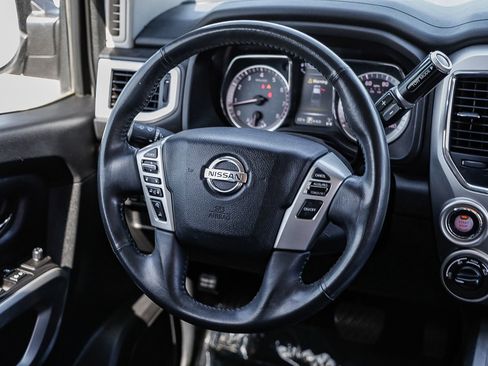 Used 2017 Nissan Titan SV image 13