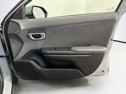 Used 2025 Kia K4 LXS FWD image 31