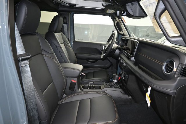 New 2026 Jeep Wrangler Unlimited Sahara w/ Safety Group AWD/4WD image 36