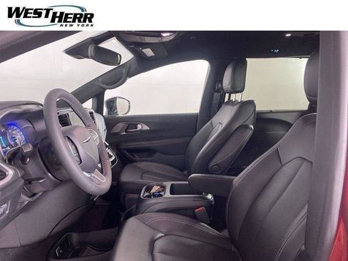 Used 2026 Chrysler Pacifica Select AWD/4WD image 45