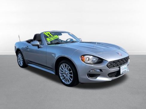 Used 2017 FIAT 124 Spider Classica image 3