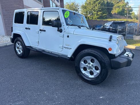 Used 2015 Jeep Wrangler Unlimited Sahara w/ Connectivity Group AWD/4WD image 2
