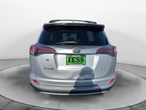 Used 2018 Toyota RAV4 XLE image 4