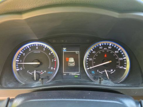 Used 2019 Toyota Highlander XLE AWD/4WD image 17
