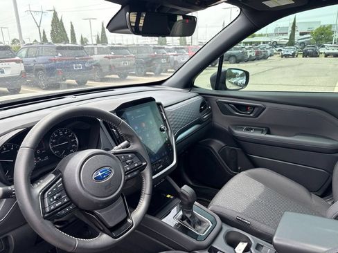 Used 2025 Subaru Forester Premium w/ Convenience Package #1 AWD/4WD image 4