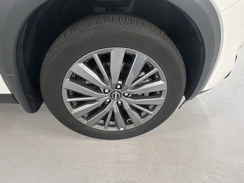 Used 2024 Nissan Pathfinder SL w/ SL Premium Package image 9