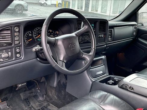 Used 2002 Chevrolet Avalanche 4x4 w/ Convenience Pkg image 12