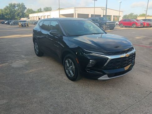 Used 2025 Chevrolet Blazer LT FWD image 6